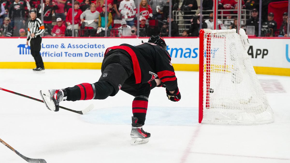 Raleigh se proměnil v nedobytnou pevnost. Hurricanes doma sfoukli Washington i podruhé